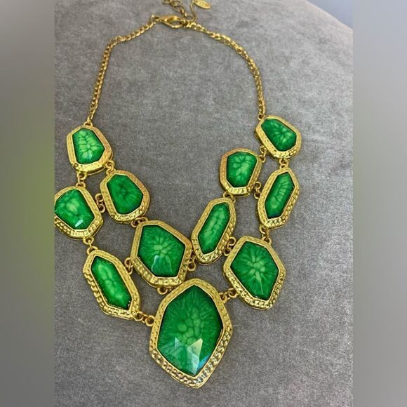 Amrita Singh green gold tone chunky statement necklace - Picture 3 of 10